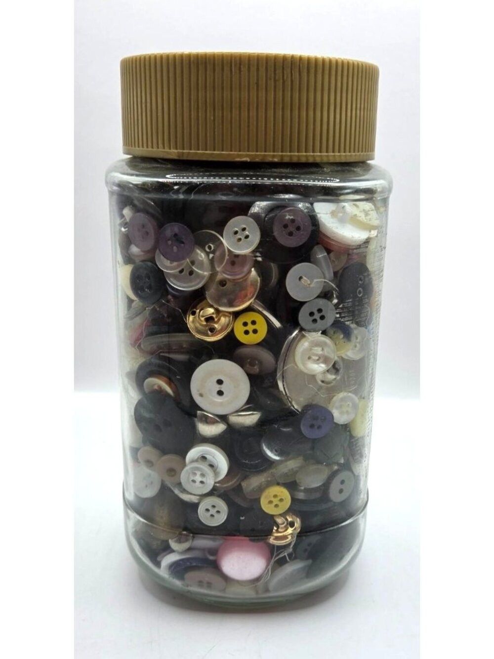 Large Lot Of Vintage Buttons In Mixed Colors Styles Sizes Crafting Sewing Repair - Picture 5 of 10